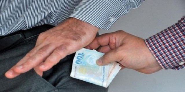 Əliniz cibinzidə olsun: Rüşvət aradan qalxmayıb, sadəcə forması dəyişib