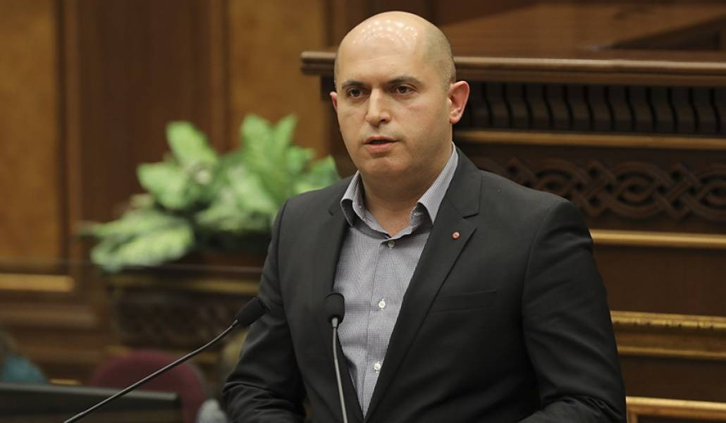 Erməni müxalifətçi Qarabağ müharibəsindəki məğlubiyyətə görə keçmiş XİN başçısını günahlandırıb