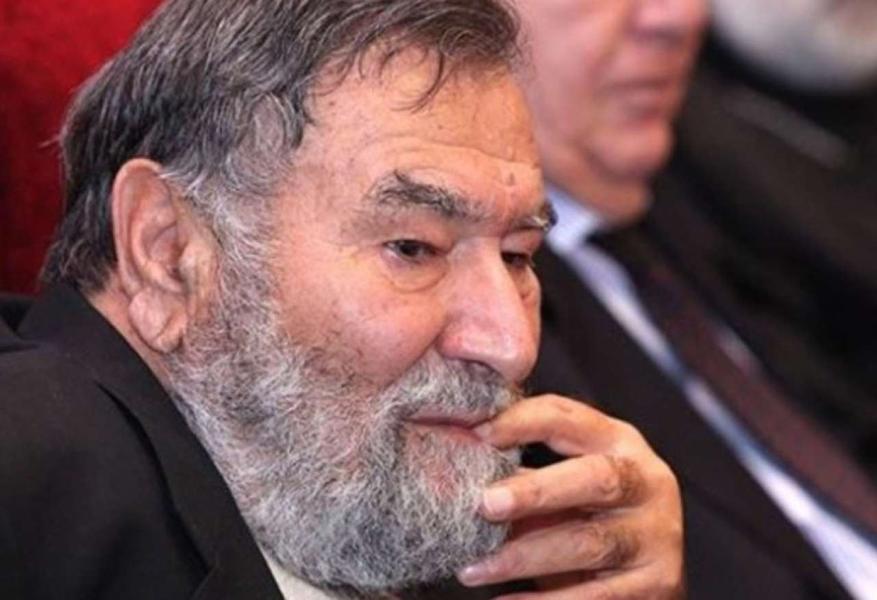 İki simanın kölgəsində -