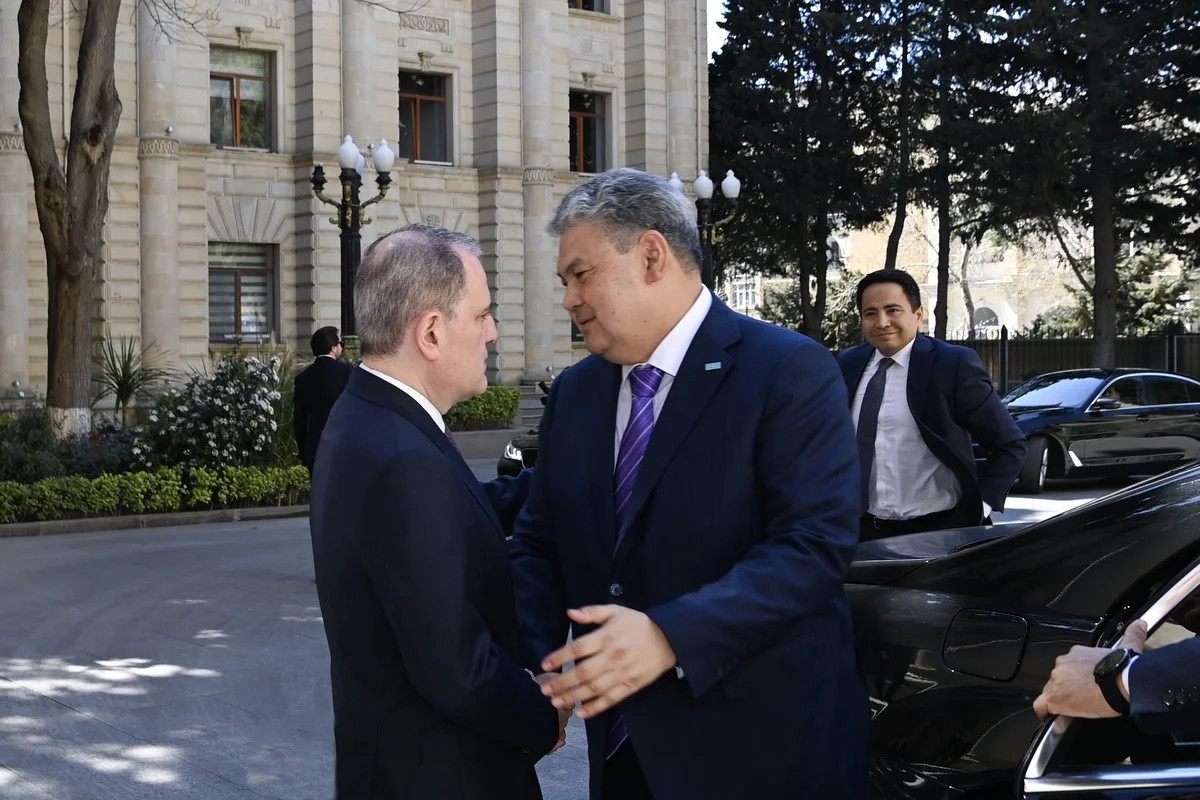 Ceyhun Bayramov Bakıda qazaxıstanlı həmkarı ilə təkbətək görüş keçirir -