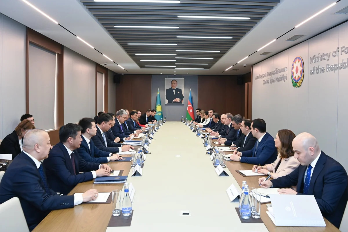 Azərbaycan və Qazaxıstan XİN başçıları arasında geniştərkibli görüş keçirilib-