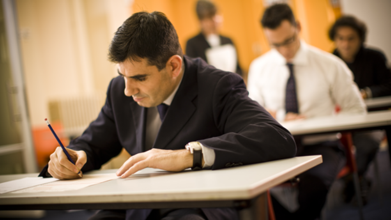 Dövlət qulluğuna qəbul olmaq istəyənlərin NƏZƏRİNƏ -