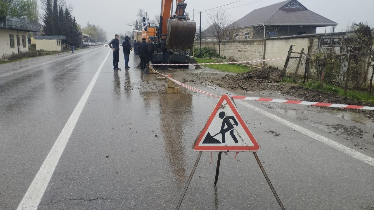 Kürdəmirdə magistral su boru kəməri partlayıb, abonentlər susuz qalıb