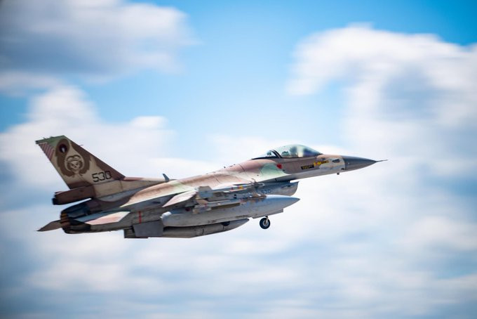 İsrail Livana zərbələr endirməyə davam edir