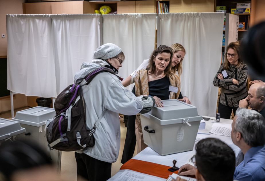 Macarıstanda seçkilər başlayıb: 8 milyondan çox seçici səs verir