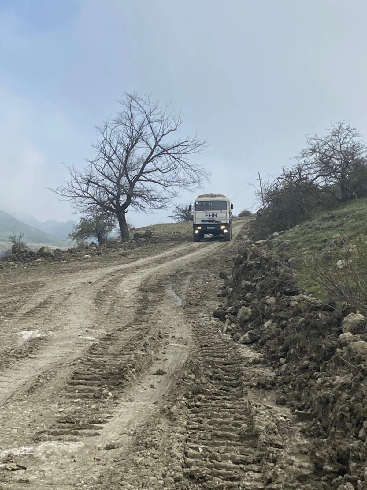 Torpaq sürüşməsi avtomobil yolunu sıradan çıxıb