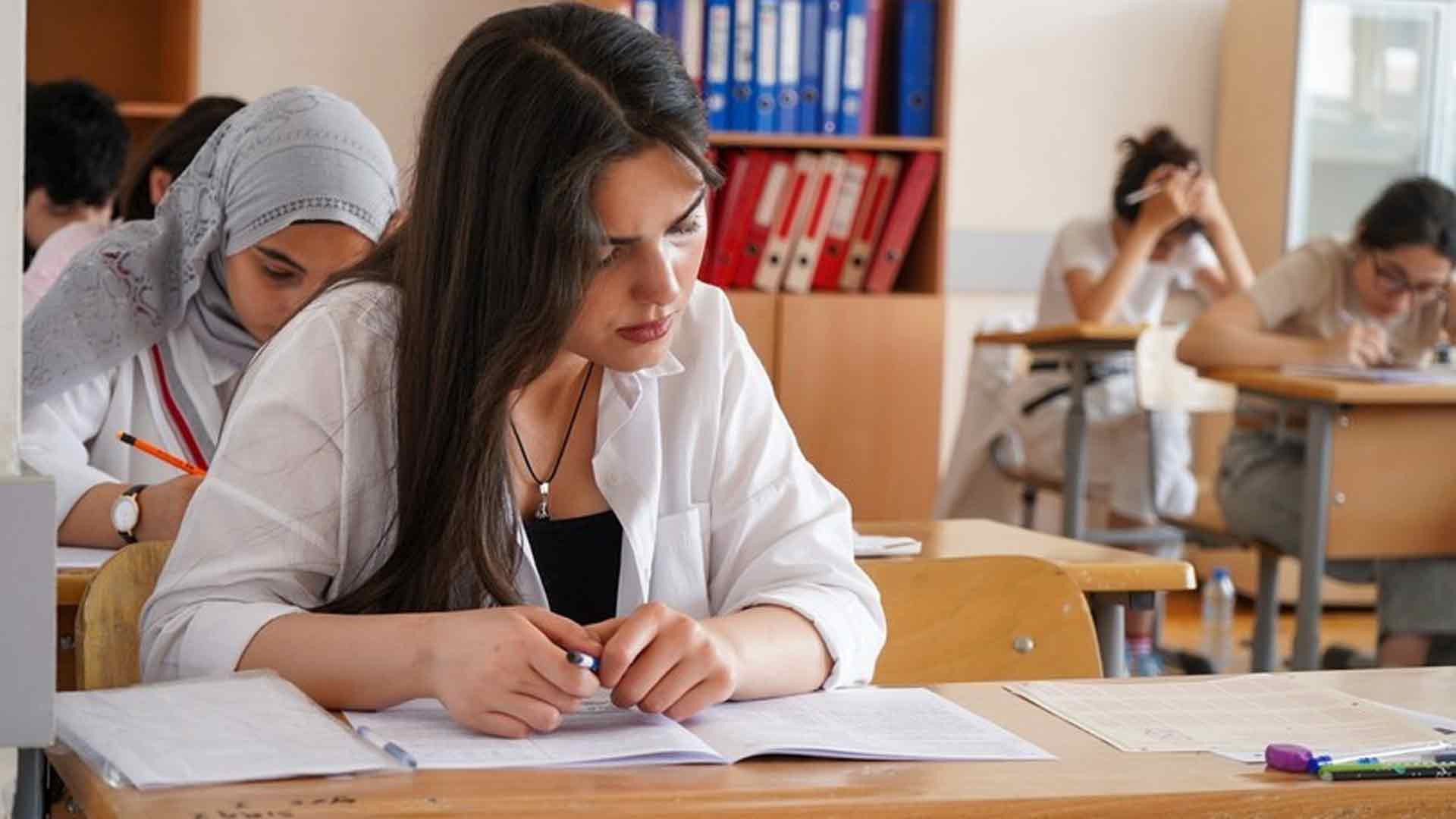 Əvəllki illərin məzunları üçün qəbul imtahanı