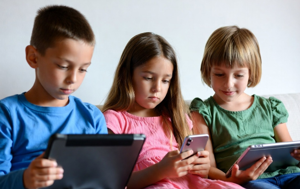 Sosial şəbəkələrə yaş limiti -