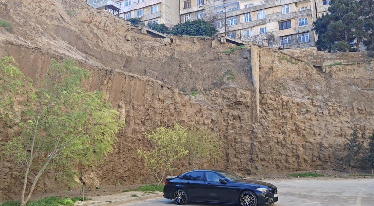 Gəncə prospektində sürüşmə -