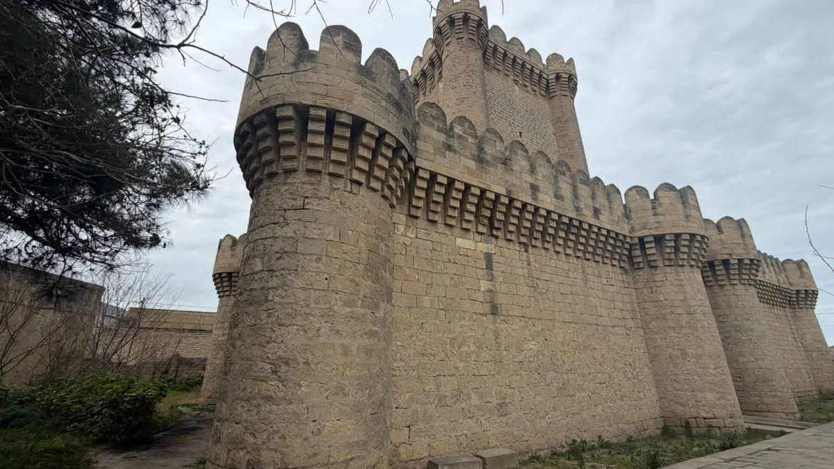 Tarixi abidə çökdü -