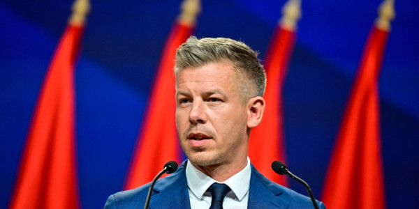 Maqyar Zelenskini şantajla məşğul olmamağa çağırıb