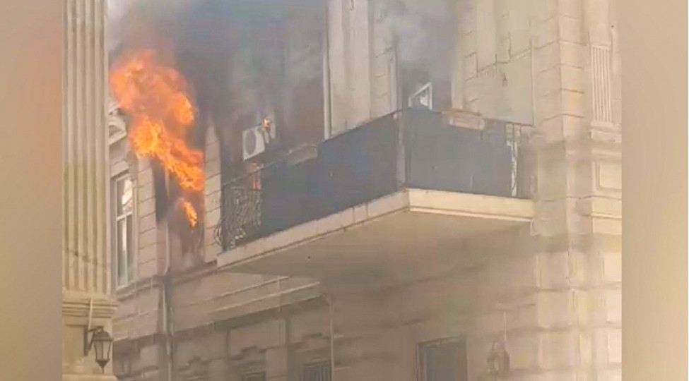 Bakının mərkəzində baş verən yanğın söndürülüb -