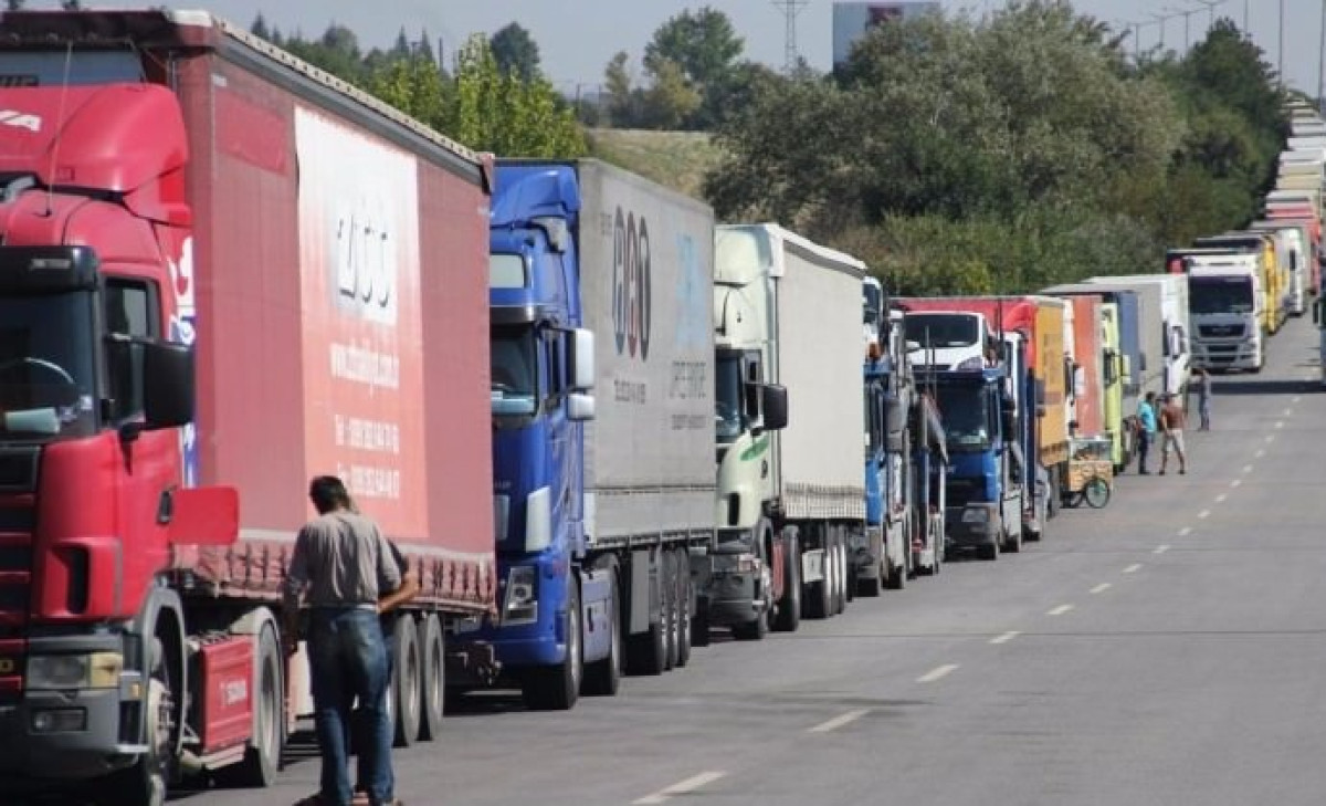 AYNA: "Qırmızı Körpü" gömrük postunda 800 avtomobil gözləyir