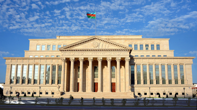 Ali Məhkəmə: Uşaqla ünsiyyətə icazə verməyən valideyndən mənəvi zərər tutula bilər