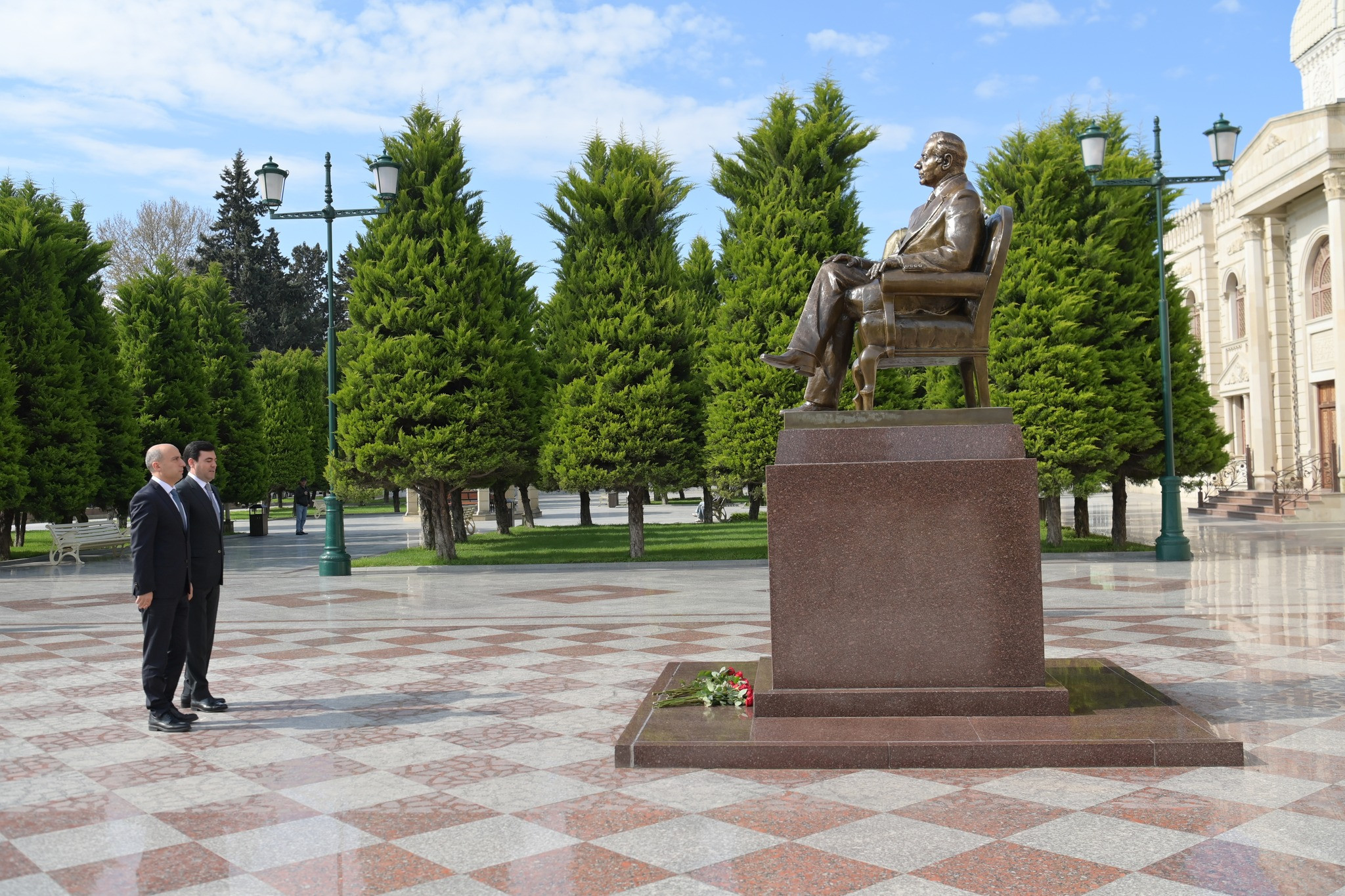 Emin Əmrullayev Xaçmazda tədris prosesi ilə tanış olub