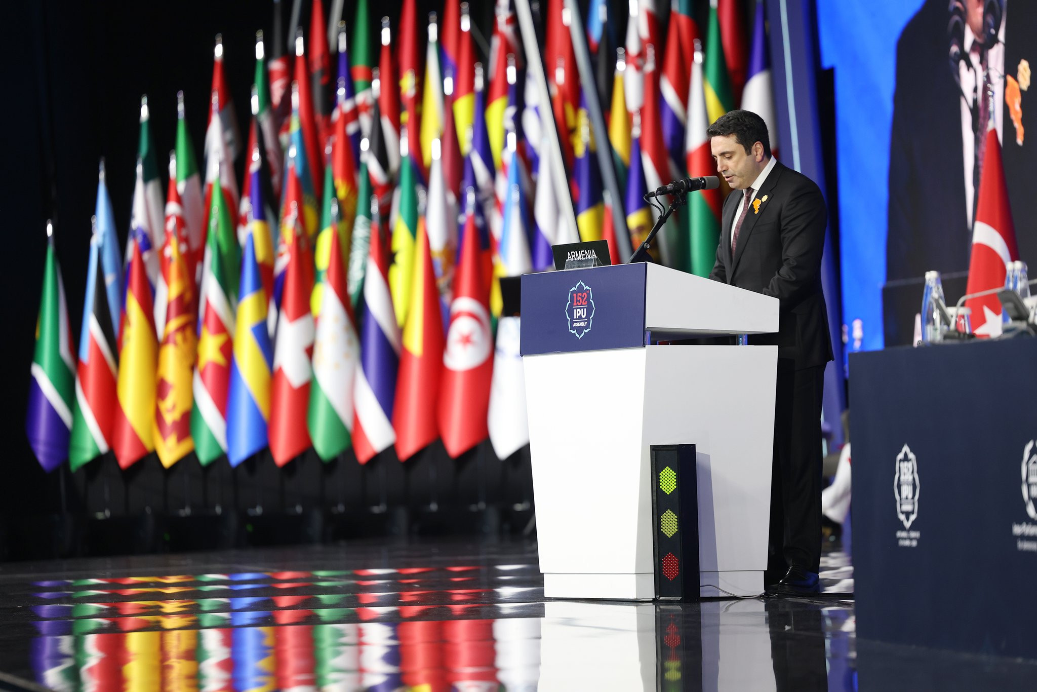 Simonyan: Ermənistan Azərbaycanla sülhü möhkəmləndirməyə sadiqdir