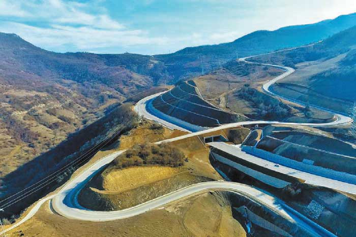 Qarabağda nə qədər yol və körpü tikilir?