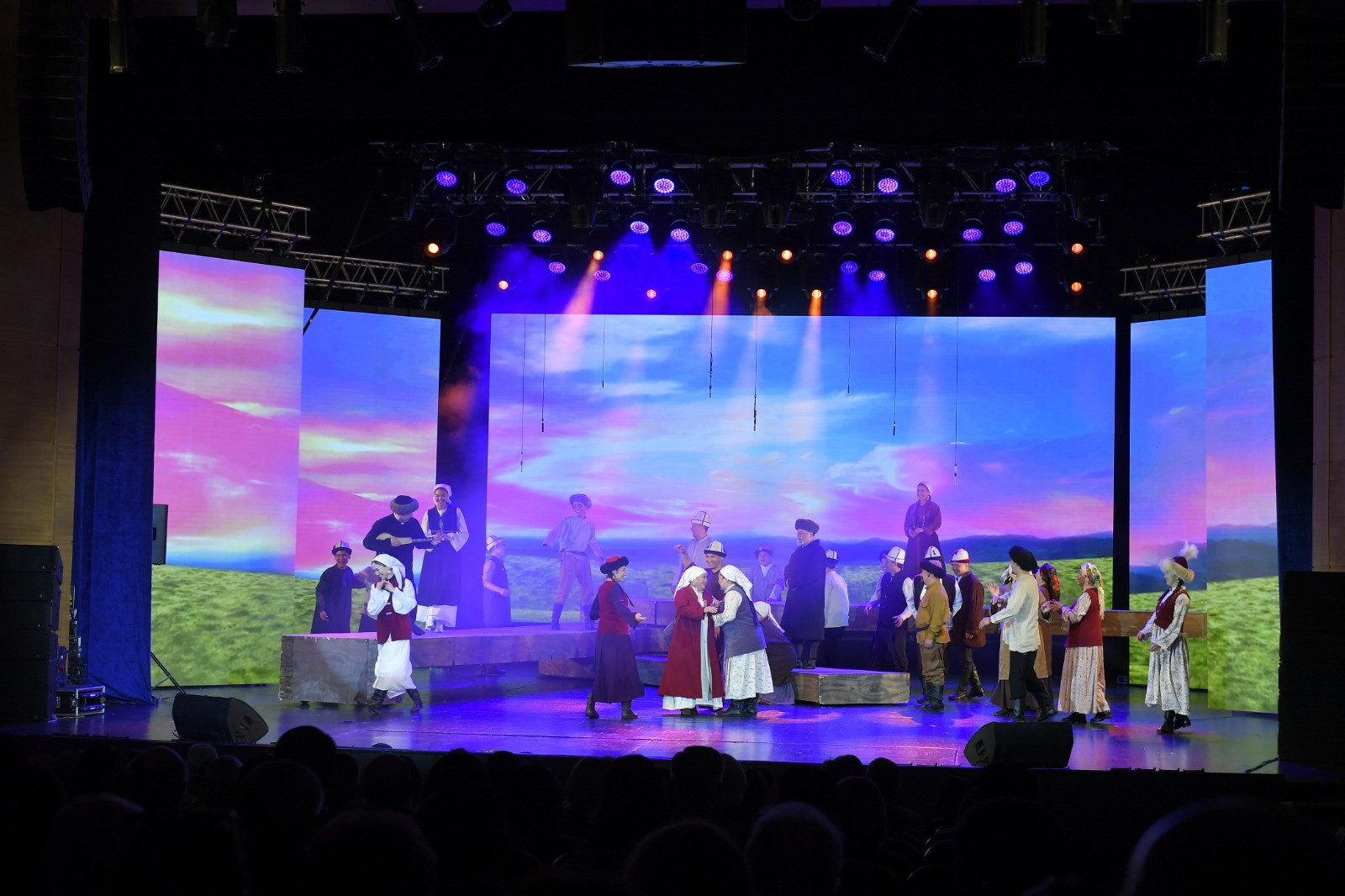 Bakıda Çingiz Aytmatovun “Cəmilə” musiqili tamaşası təqdim olunub