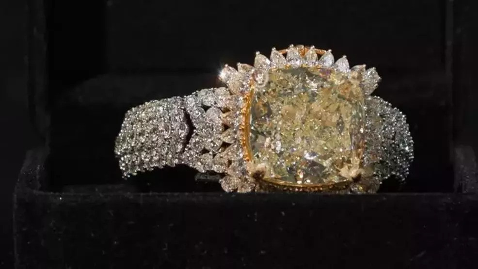 İndoneziyadan gətirilən bahalı almazı satmaq istəyənlər saxlanılıb