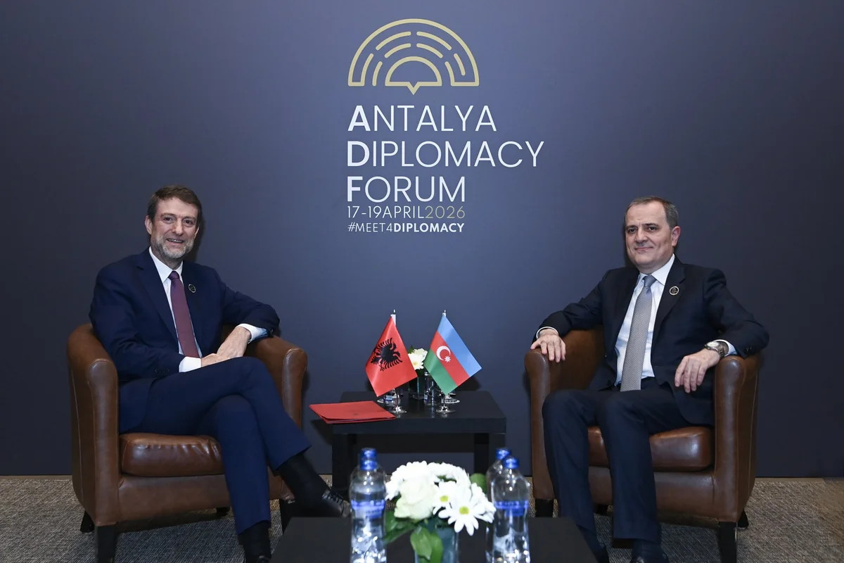 Ceyhun Bayramov albaniyalı həmkarı ilə görüşüb