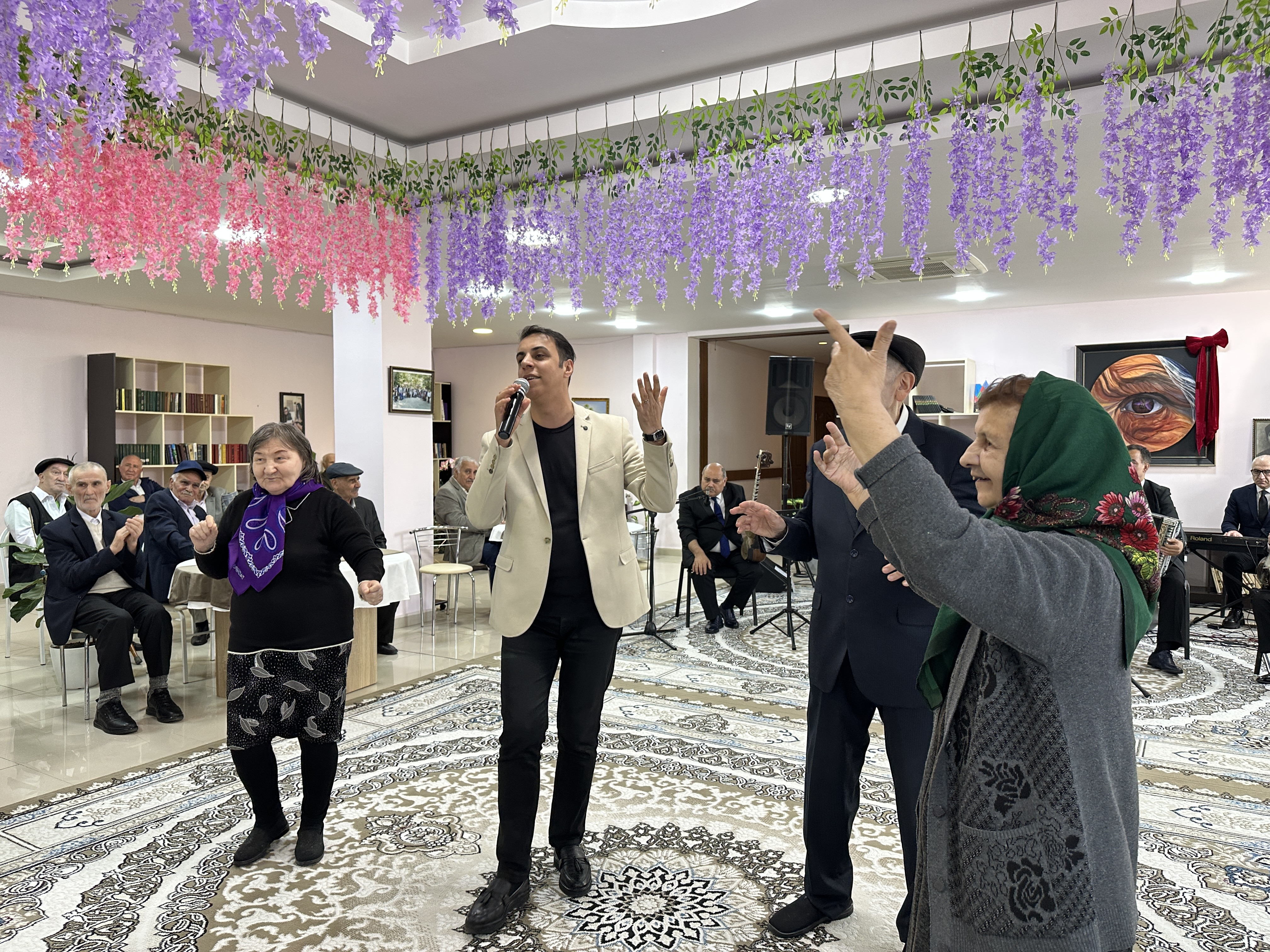 Dövlət Mahnı Teatrı ahıllar evində konsert verdi