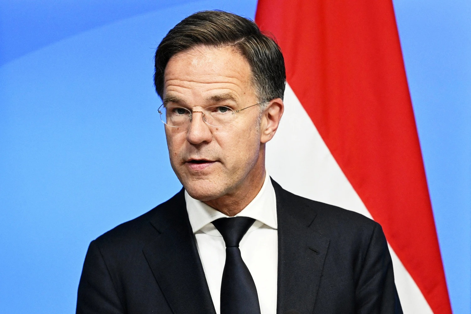 Rutte: ABŞ-nin NATO-dan çıxacağına inanmıram
