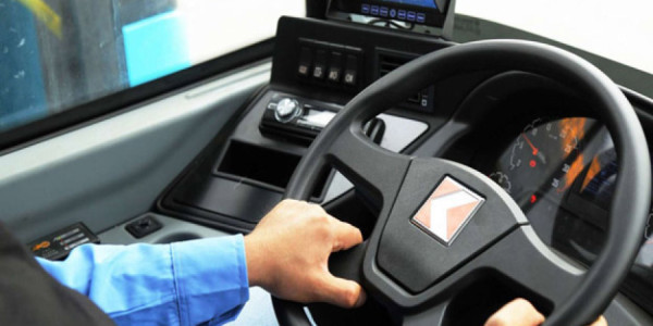 Avtobus sürücüsü sükan arxasında öldü