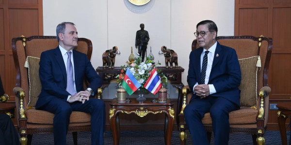 Ceyhun Bayramov tailandlı həmkarı ilə regional təhlükəsizliyi müzakirə edib
