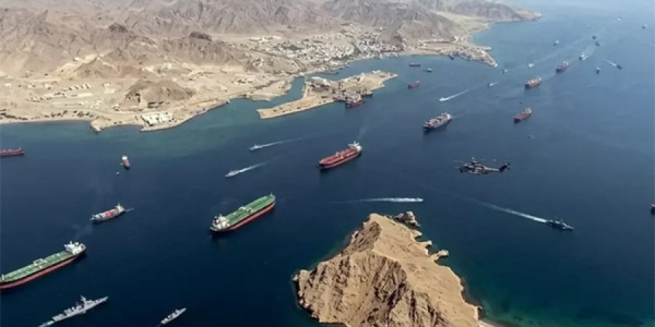 Sanksiyaya məruz qalan neft tankeri Hörmüz boğazından keçib