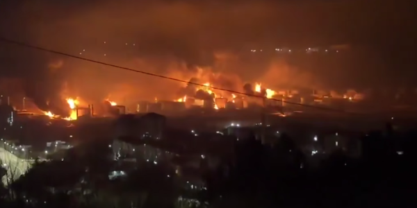 Tuapse dron hücumuna məruz qaldı: Limanda yanğın baş verdi