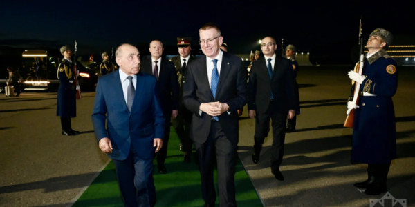 Latviya Prezidenti Azərbaycana rəsmi səfərə gəlib