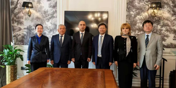 Azərbaycan və Çin arasında ikili diplom proqramları müzakirə olunub