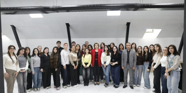 BDU-da "Danışır təcrübə" layihəsinin növbəti qonağı "APA Media Group"un baş direktoru Vüsalə Mahirqızı olub