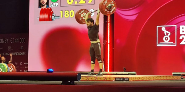 İsa Rüstəmov Avropa çempionatında gümüş medal qazanıb