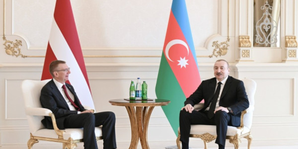 Prezident İlham Əliyevin Latviya Prezidenti ilə təkbətək görüşü olub
