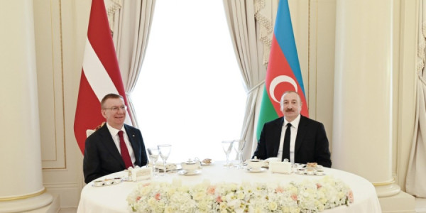 Latviya Prezidentinin şərəfinə rəsmi lanç verilib