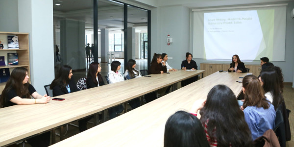 Təqaüd proqramı iştirakçıları üçün akademik məqalə yazmaq üzrə praktiki təlim keçirilib