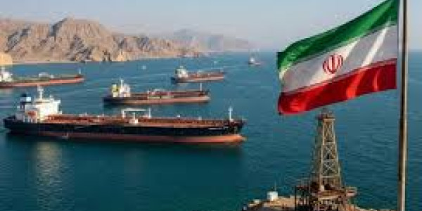 İİKK Hörmüzdə iki gəmini saxladı