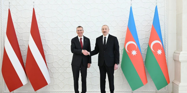 Azərbaycan və Latviya prezidentləri mətbuata bəyanatlarla çıxış edirlər