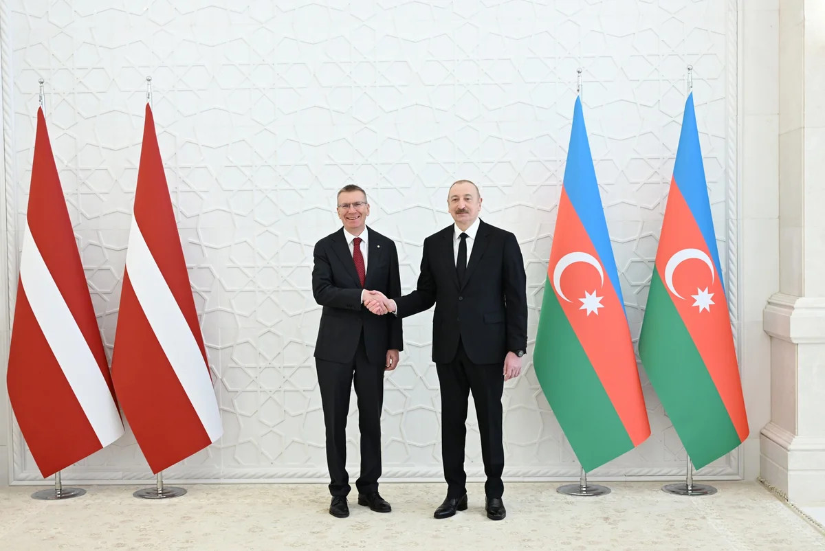Azərbaycan və Latviya prezidentləri mətbuata bəyanatlarla çıxış edirlər