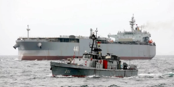 İran tankerləri ABŞ blokadasını aşır