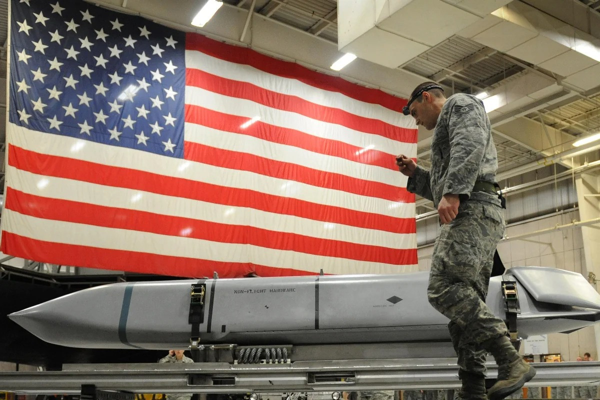 ABŞ İranla müharibə zamanı raketlərinin üçdə birindən çoxunu sərf edib