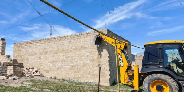 Gəncə və Göygöldə qanunsuz tikililər sökülüb