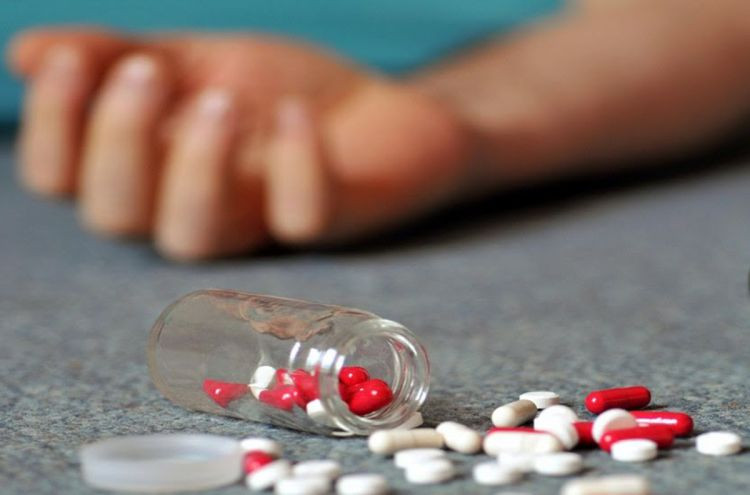 Üç nəfər dərmandan zəhərlənib, biri ölüb