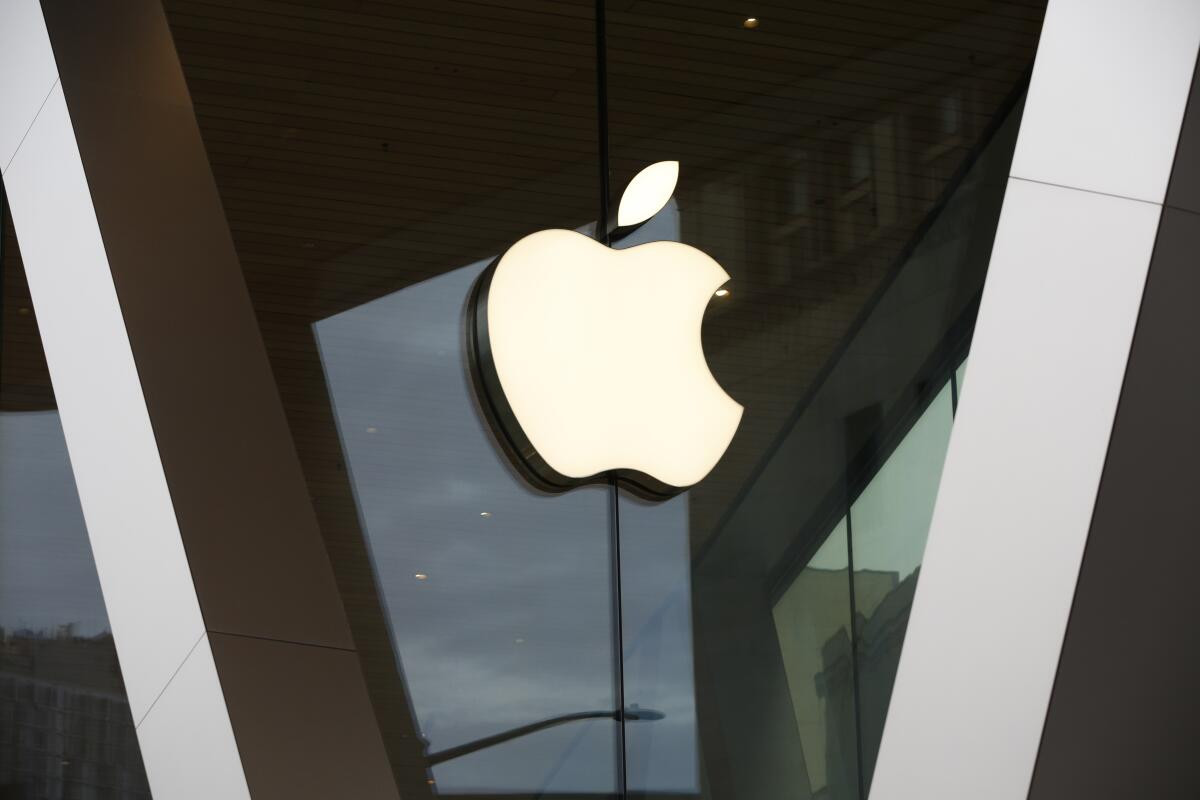 "Apple" şirkətinin istefa verən baş direktoru ən böyük səhvini etiraf edib