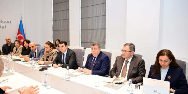 Adil Kərimlinin iştirakı ilə sənət tənqidi barədə ictimai müzakirə keçirilib