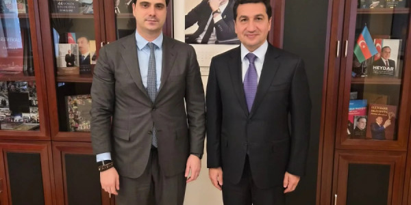 Hikmət Hacıyev ilə Elçin Qasımov Bakı və Bratislava arasında əməkdaşlığı müzakirə ediblər