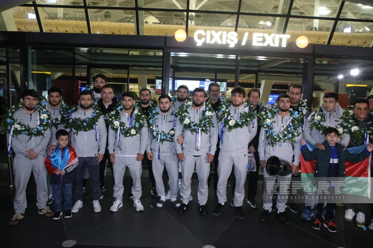 Yunan-Roma güləşi üzrə Avropa çempionu olan Azərbaycan millisi Bakıya qayıdıb