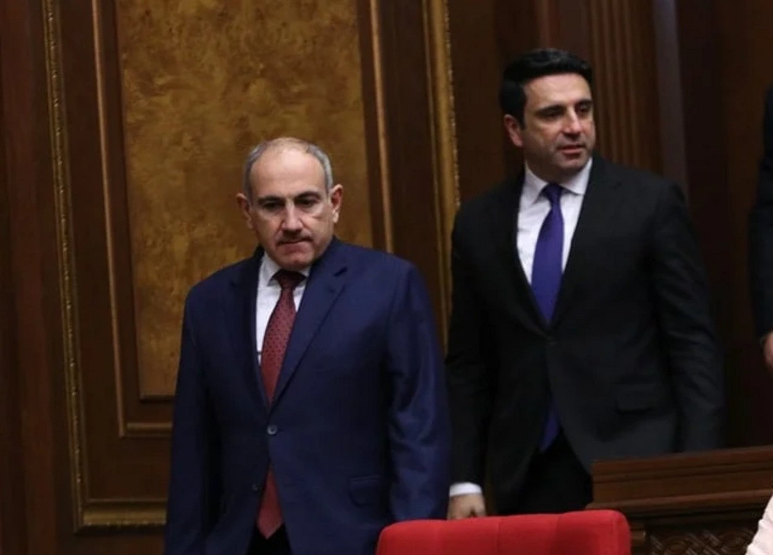 Simonyan da Türkiyə bayrağını yandıranları qınadı-