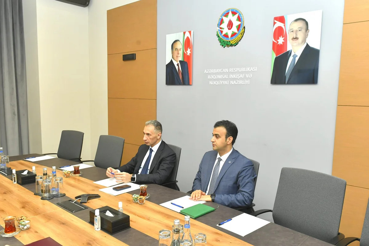 Rəşad Nəbiyev V "Yüksəliş" müsabiqəsinin qalibləri ilə görüşüb